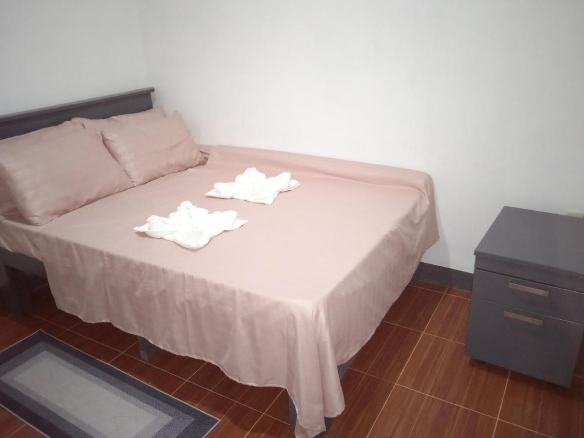 Sarah'S Garden Bnb & Spa Bed & Breakfast Clarin  Ngoại thất bức ảnh