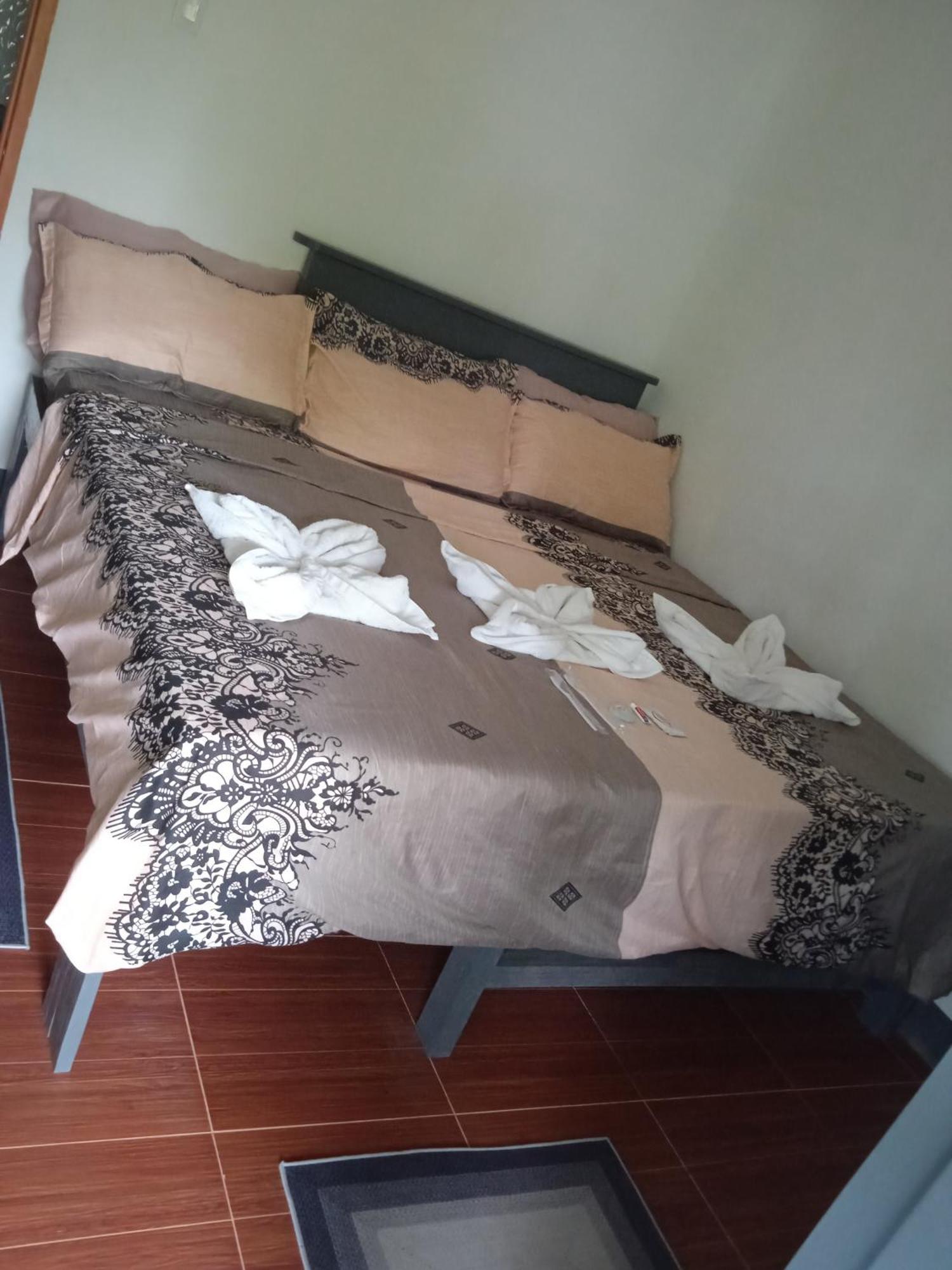 Sarah'S Garden Bnb & Spa Bed & Breakfast Clarin  Ngoại thất bức ảnh