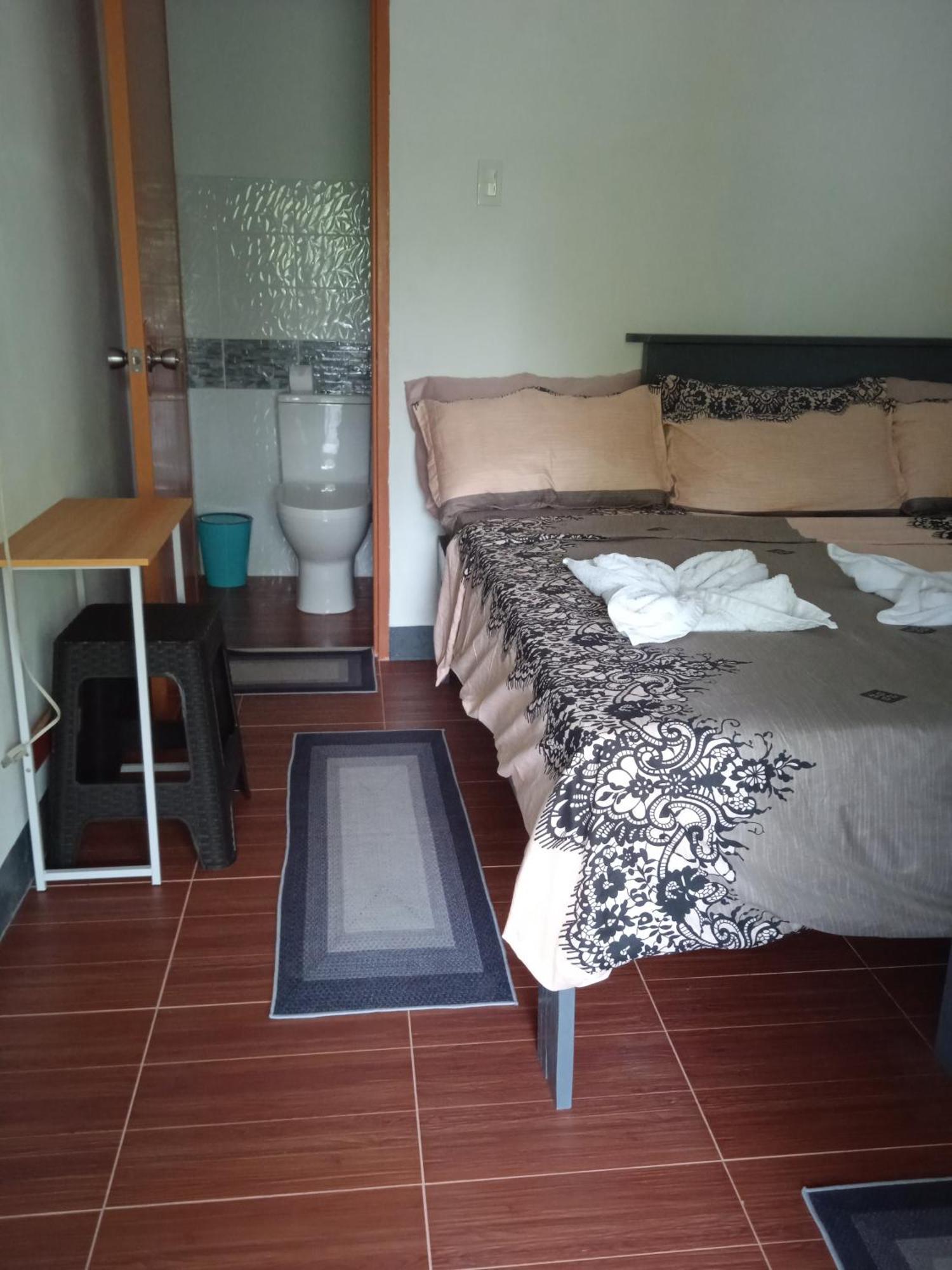 Sarah'S Garden Bnb & Spa Bed & Breakfast Clarin  Phòng bức ảnh